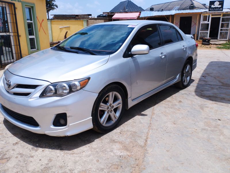 Thumbnail 2 of 2012 Toyota Corolla SE